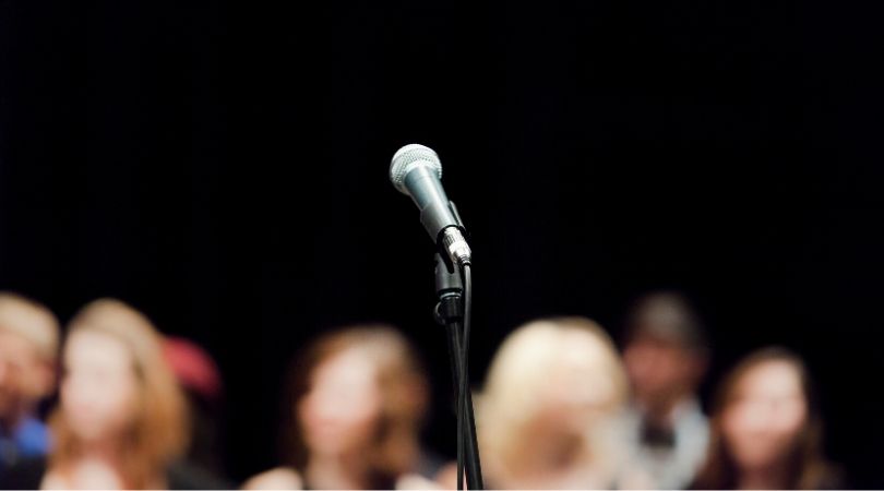 This 1 Signature Change Can Make You a Confident Public Speaker
